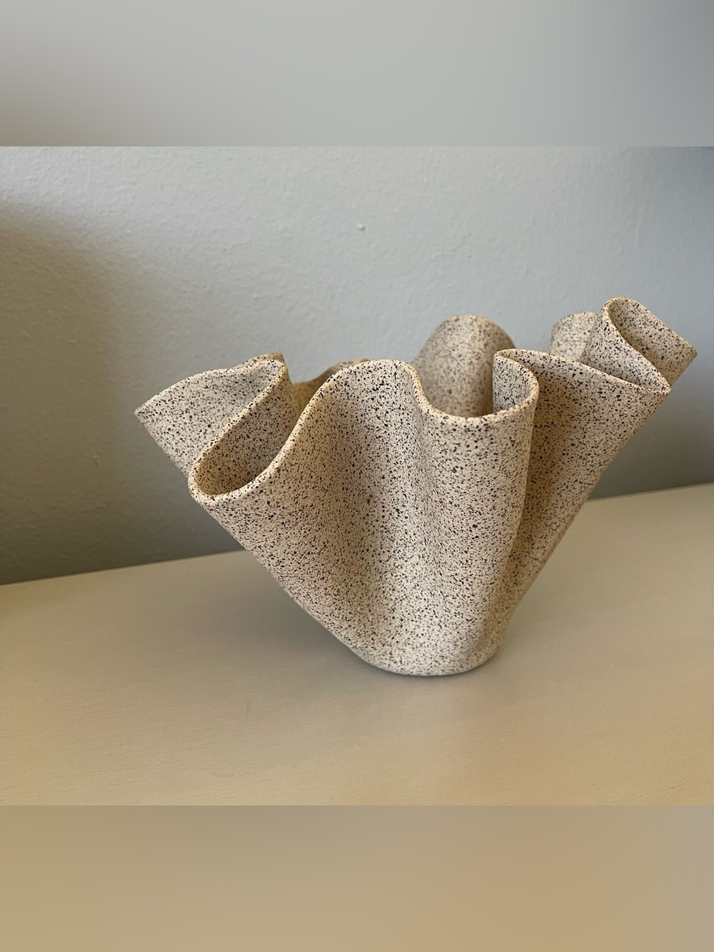 “CURIOUS CLAY” CERAMIC RUFFLE BOWL - Picture 3 of 10